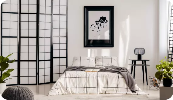 czarno-biała sypialnia z pościelą w kratkę